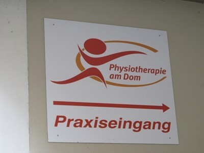 Eingang der Physiotherapie am Dom